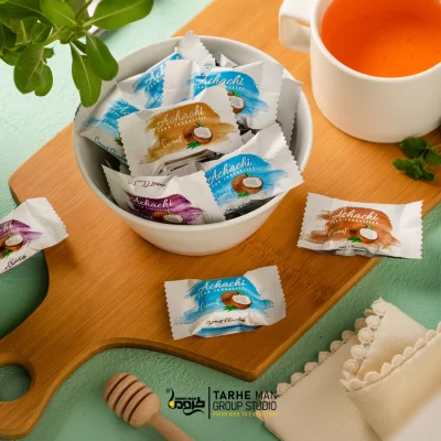 عکاسی دکوراتیو از شکلات آچاچی با نورپردازی گرم و ترکیب رنگ ملایم